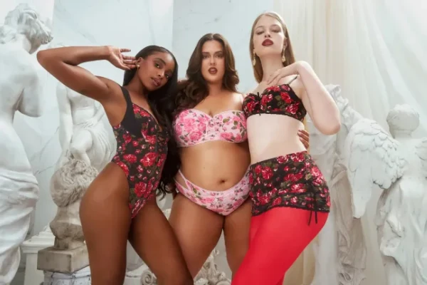 Вивиан (справа) дебютировала в качестве модели в прошлом году.