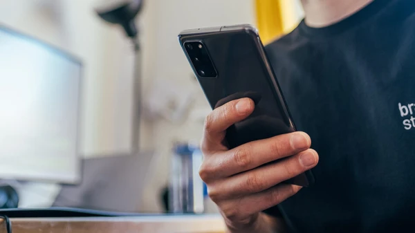 Uzskaitītas vismazāk noderīgās viedtālruņa funkcijas