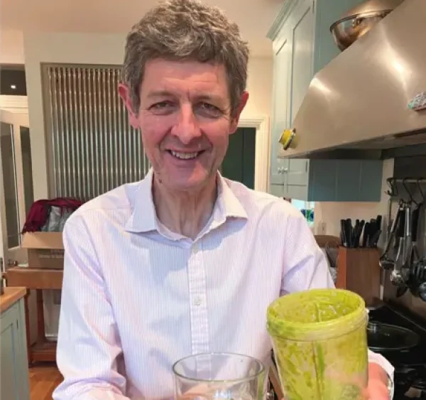 Профессор Кинросс знает о пищеварении все.