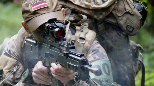 Pētniece: Nepieciešama sistēma Latvijas iedzīvotāju nemilitārai līdzdalībai valsts aizsardzībā