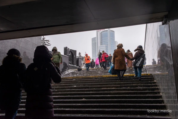 Белорусское народное хозяйство поднимается, но медленно.