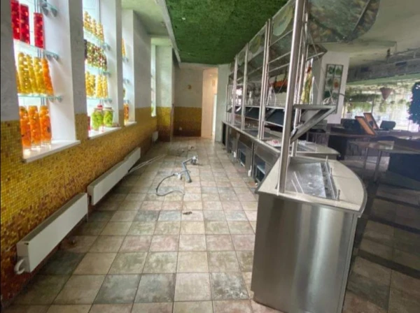 Доставка также подкосила бизнес.