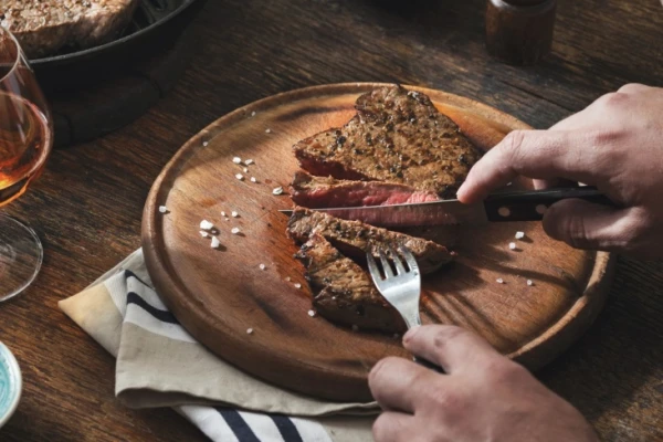 Gaļa palielina izredzes nodzīvot līdz 100 gadiem, taču tikai ar normālu svaru