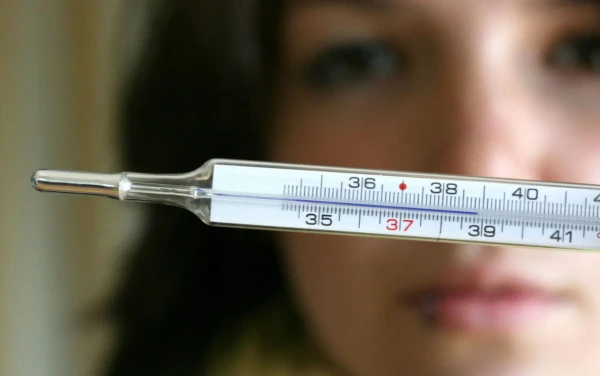Paaugstināta temperatūra bez saaukstēšanās: kad tā ir norma un kad par to jāuztraucas