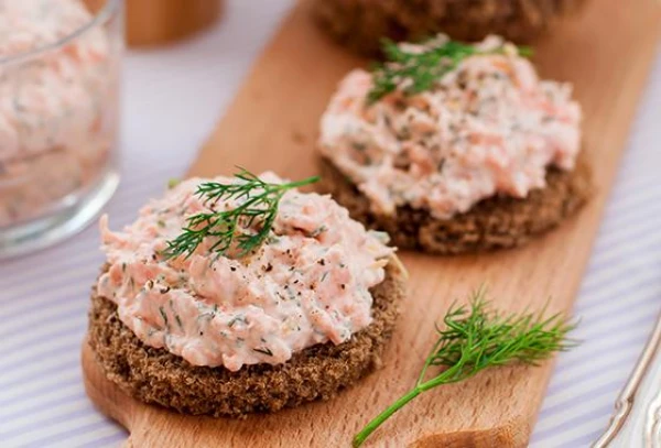 Ar tādu uzkodu pat ikri nav vajadzīgi: ātri, garšīgi, skaisti!