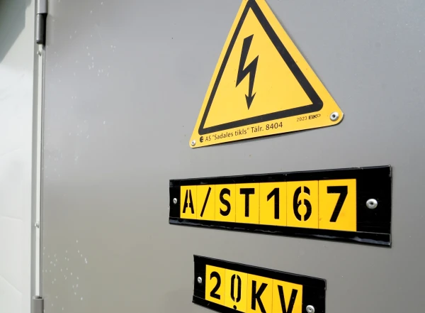 Transformatora bojājuma dēļ pārtrauktas mācības Smiltenes vidusskolā