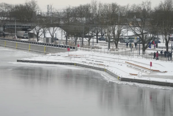 Rīgas pašvaldība meklē nosaukumu Mūkusalas ielas promenādei