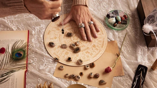 Visneparastākie pareģošanas veidi: no dzīvnieku iekšām līdz sparģeļiem