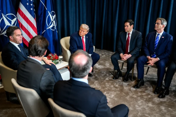 Tramps atsauc uzaicinājumu Kanādas premjeram pievienoties Miera padomei