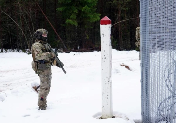 Nelegālo migrantu apsīkumu uz Latvijas - Baltkrievijas robežas saista ar laikapstākļiem