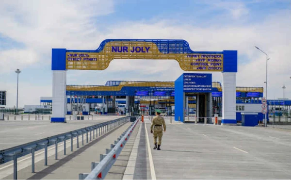 Казахстан приветствует гостей с Поднебесной.