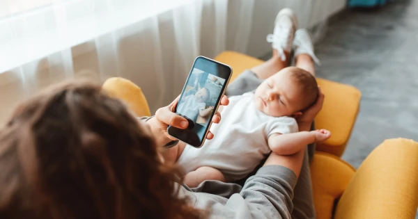 Kāpēc nevajadzētu publicēt bērnu fotogrāfijas internetā — un kam tās patiesībā ir vajadzīgas