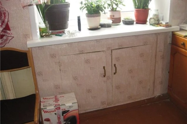 Kāpēc hruščovkās zem loga taisīja kasti?