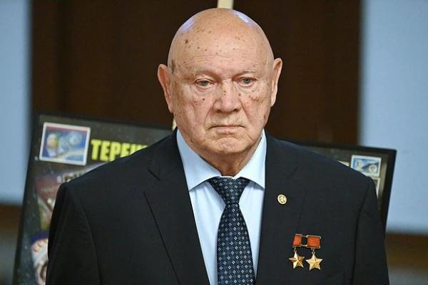 Kosmonauts pastāsta par smēķēšanu kosmosā