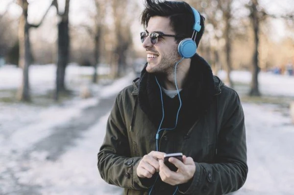 Vai austiņas var lietot salā?