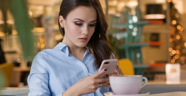 Pētījums: kuri cilvēki visvairāk tiecas ticēt viltus ziņām