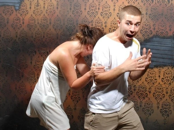 Vai bailes patiešām ir lipīgas, un kāpēc mēs pārņemam citu paniku