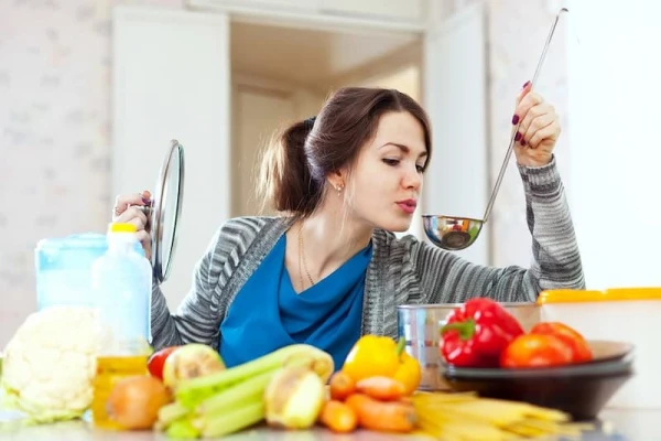 Tūlīt pēc vārīšanas izdariet to — buljons kļūs daudz garšīgāks un vērtīgāks