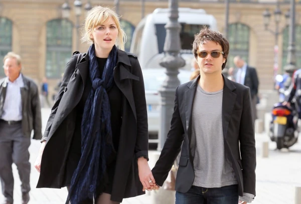 Британский музыкант Джейми Каллум и его жена Софи Даль