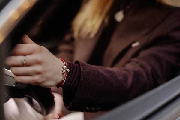 LOK atklāj Milānas-Kortīnas Olimpiskajām spēlēm paredzētos reprezentablos tērpus (foto)