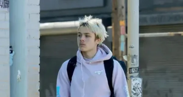 17 gadus vecais Džolijas un Pita dēls veido karjeru kaujas mākslā