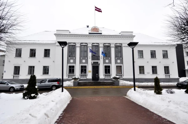 Ministrs sola nevilcināties ar lēmuma pieņemšanu pielaidi nesaņēmušā Rēzeknes mēra jautājumā