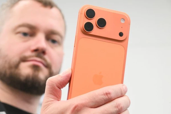 iPhone salīdzināts ar profesionālu fotokameru