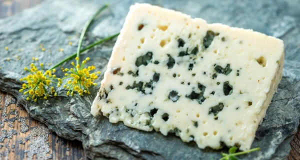 No šokolādes līdz sieram: kādus produktus vajadzētu izslēgt pie migrēnas