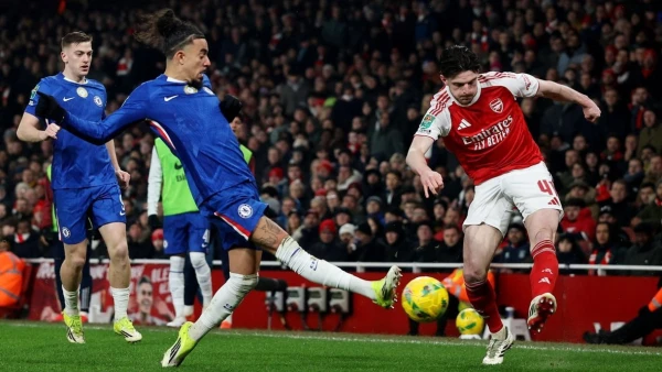 Anglijas līgas kauss. «Arsenal» pamatlaika kompensācijas laikā pieveica «Chelsea» un iekļuva turnīra finālā