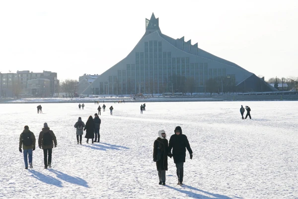 Ceturtdien daudzviet gaidāms neliels sniegs