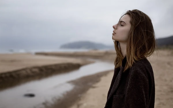 5 pazīmes, ka sievietei bērnībā pietrūcis vecāku mīlestības