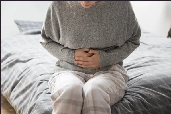 Ārste brīdina par četrām tipiskām kļūdām, ja sāp vēders