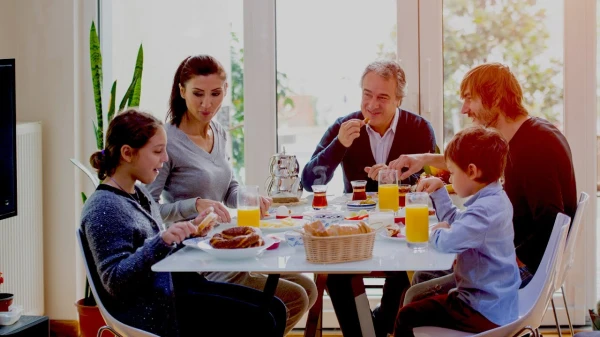 Ģimenes etiķete: vienkārši ieradumi, kas padara mājas par spēka vietu