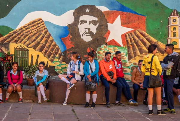 "Остров Свободы" перед сложным выбором.