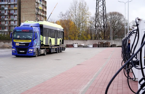 Revidentu kritizēto elektroautobusu iegādes decentralizāciju VARAM izskaidro ar pašvaldību individuālajām vajadzībām