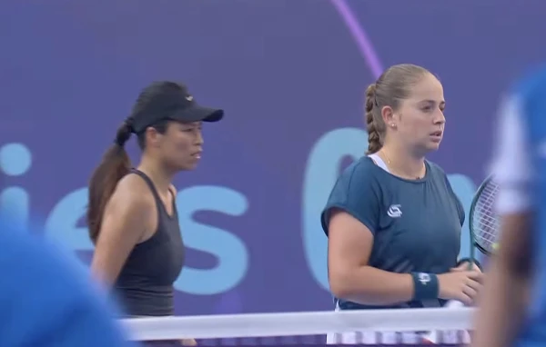 Ostapenko Dohas «WTA 1000» turnīrā zaudē dubultspēļu finālā