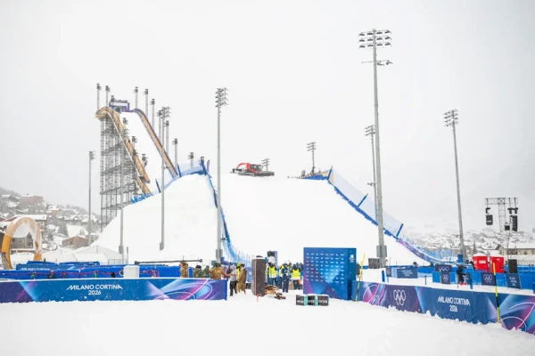 Austriešu tramplīna lēcēju diskvalificēja Olimpiskajās spēlēs apavu izmēra dēļ
