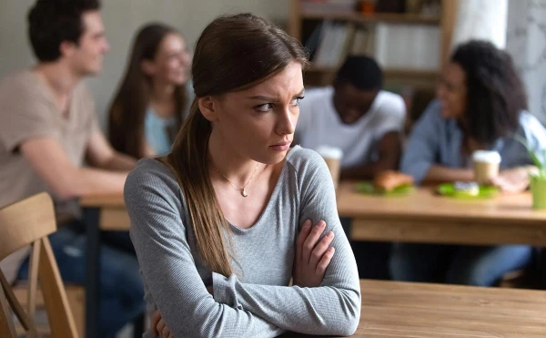 Kā atšķirt pieticību no nedrošības: trauksmes signāli