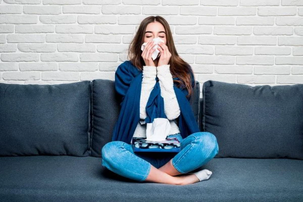 Slēptie alerģijas ierosinātāji ziemā: no putekļu ērcēm līdz pelējumam