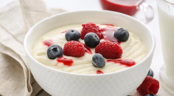 Ko izvēlēties brokastīs — mannas putra vai auzu putra? Diētiķes viedoklis