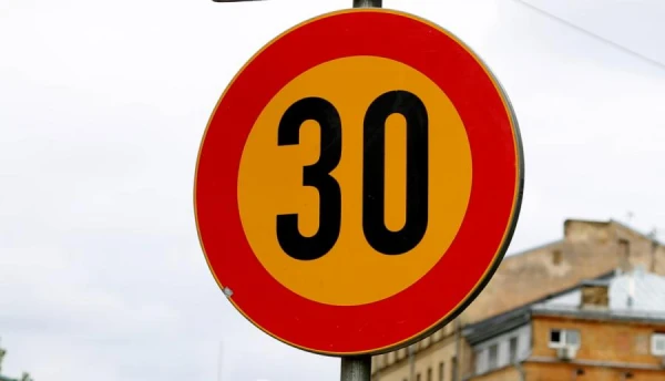 Murjāņu ielā Rīgā līdz 30 km/h samazinās atļauto braukšanas ātrumu