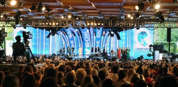 «Jaunais vilnis» Jūrmalā bija īsts gaļas tirgus — modes dizainers pieprasa izmeklēšanu