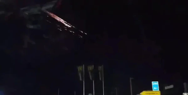 Zinātnieki pirmo reizi izmērījuši gaisa piesārņojumu pēc SpaceX raķetes sprādziena atmosfērā