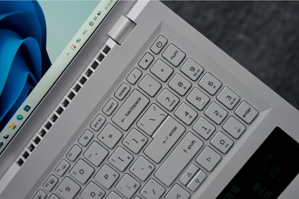 Windows pieķer lietotāju izsekošanā un e-pastu lasīšanā