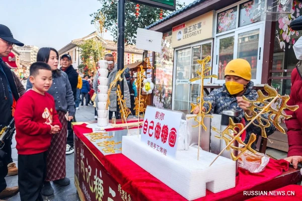 Каникулы - это веселье и покупки.