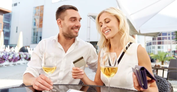 Romantika uz jūsu rēķina: kā laikus pamanīt alfonsu