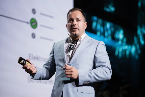 Dokumentu apritē uzņēmumi dod priekšroku e-pastam un PDF failiem