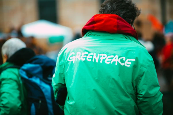 «Greenpeace» jāmaksā 345 miljonu dolāru kompensācija par protestiem pret naftas cauruļvadu