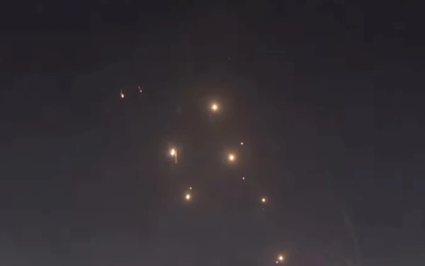 Pie Telavivas ēkām trāpījušas Irānas raķetes