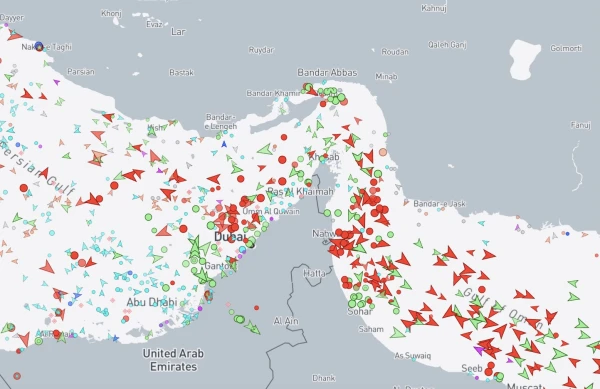 Суда начинают скапливаться у Ормузского пролива. Фото: marinetraffic.com